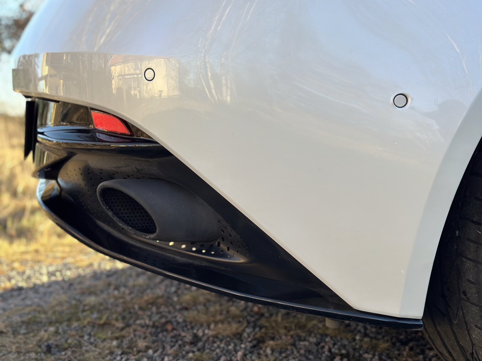 Exteriörbild på 2018 Aston Martin DB11