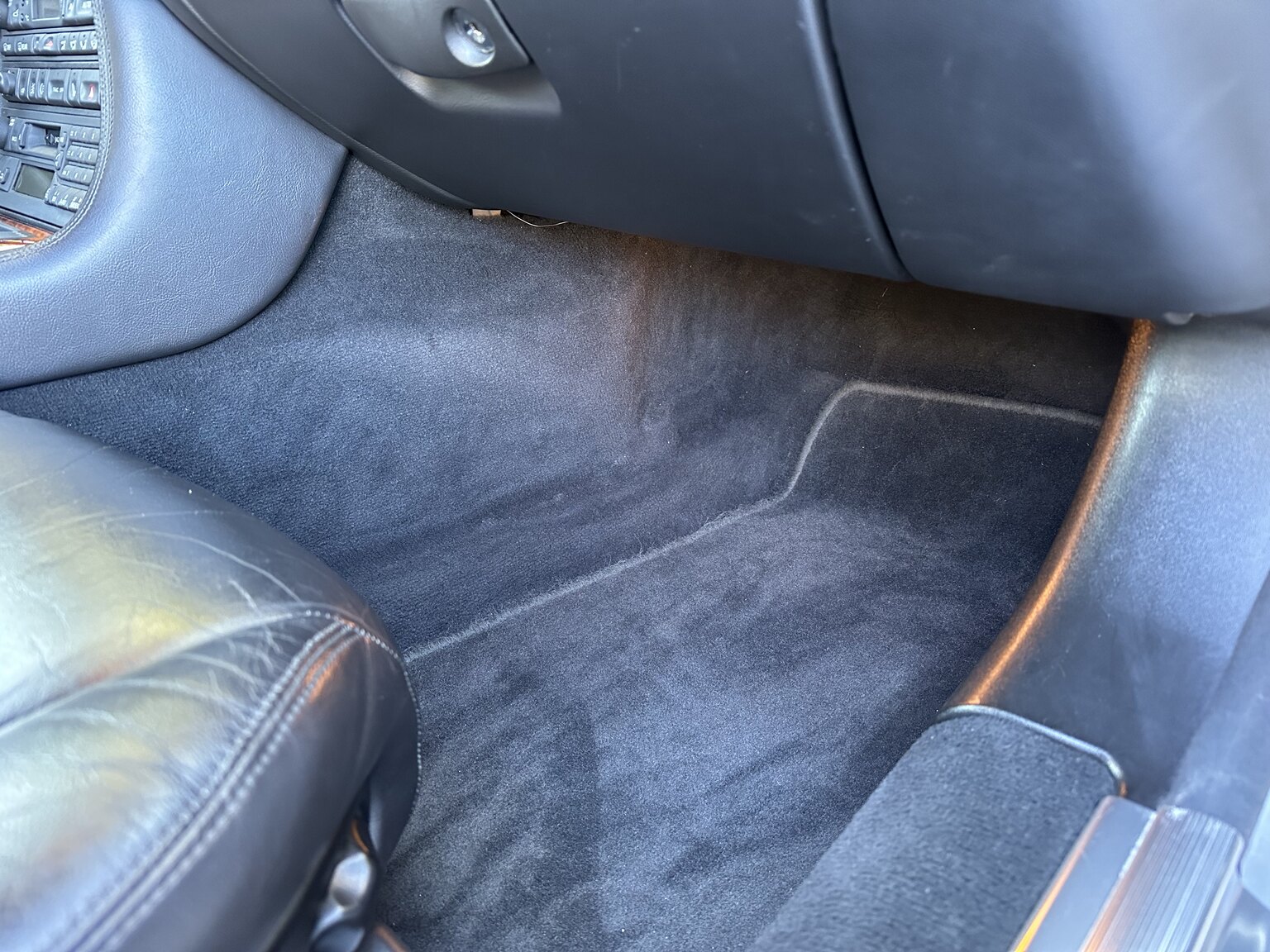 Innenraumfoto von 2000 Jaguar XK 8
