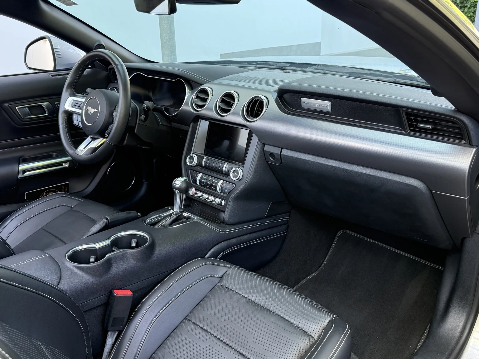 Interior image of 2021 Ford Mustang GT Cabriolet (37)