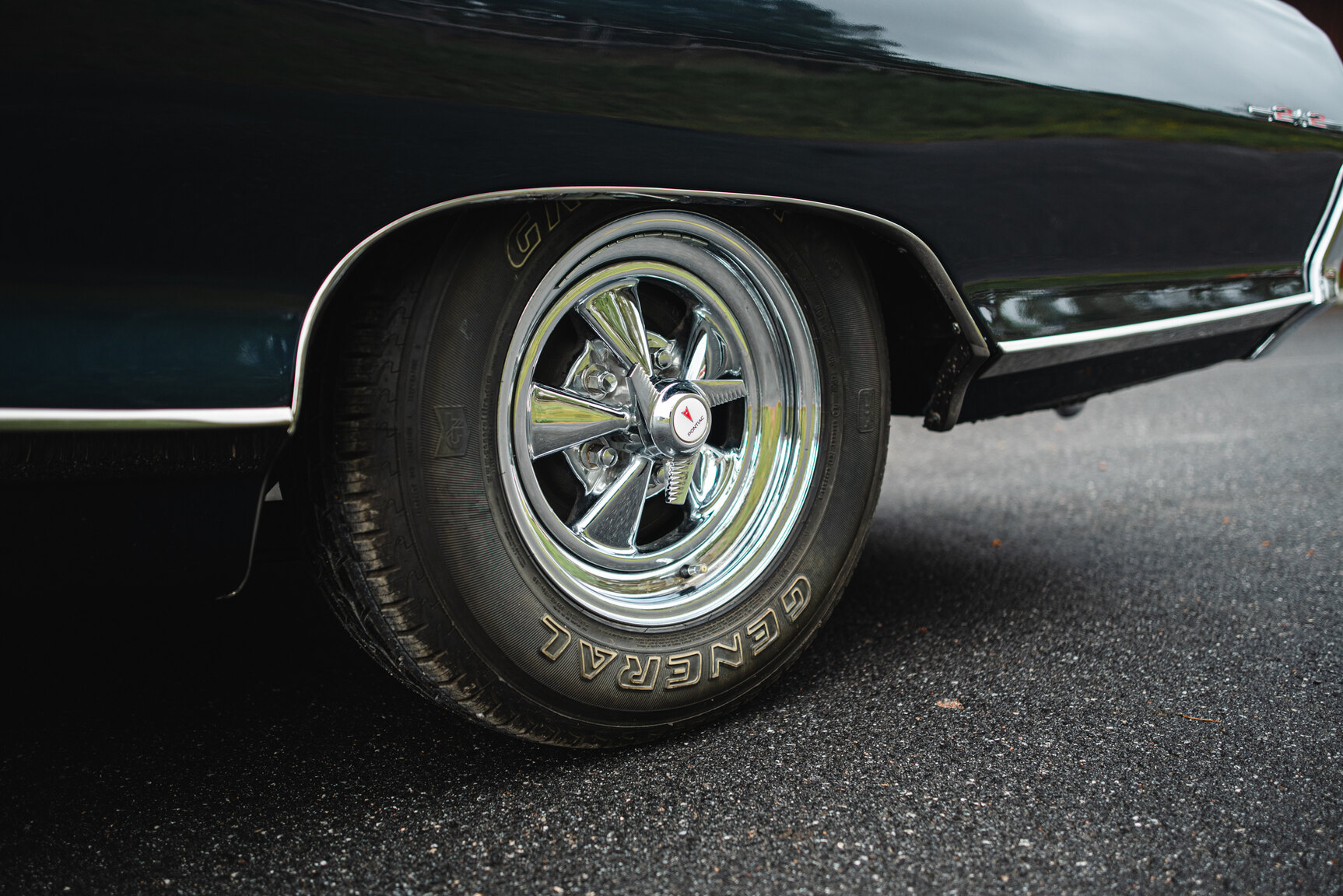 Exterior image of 1965 Pontiac Catalina 421 Tripower-Pack 2+2
