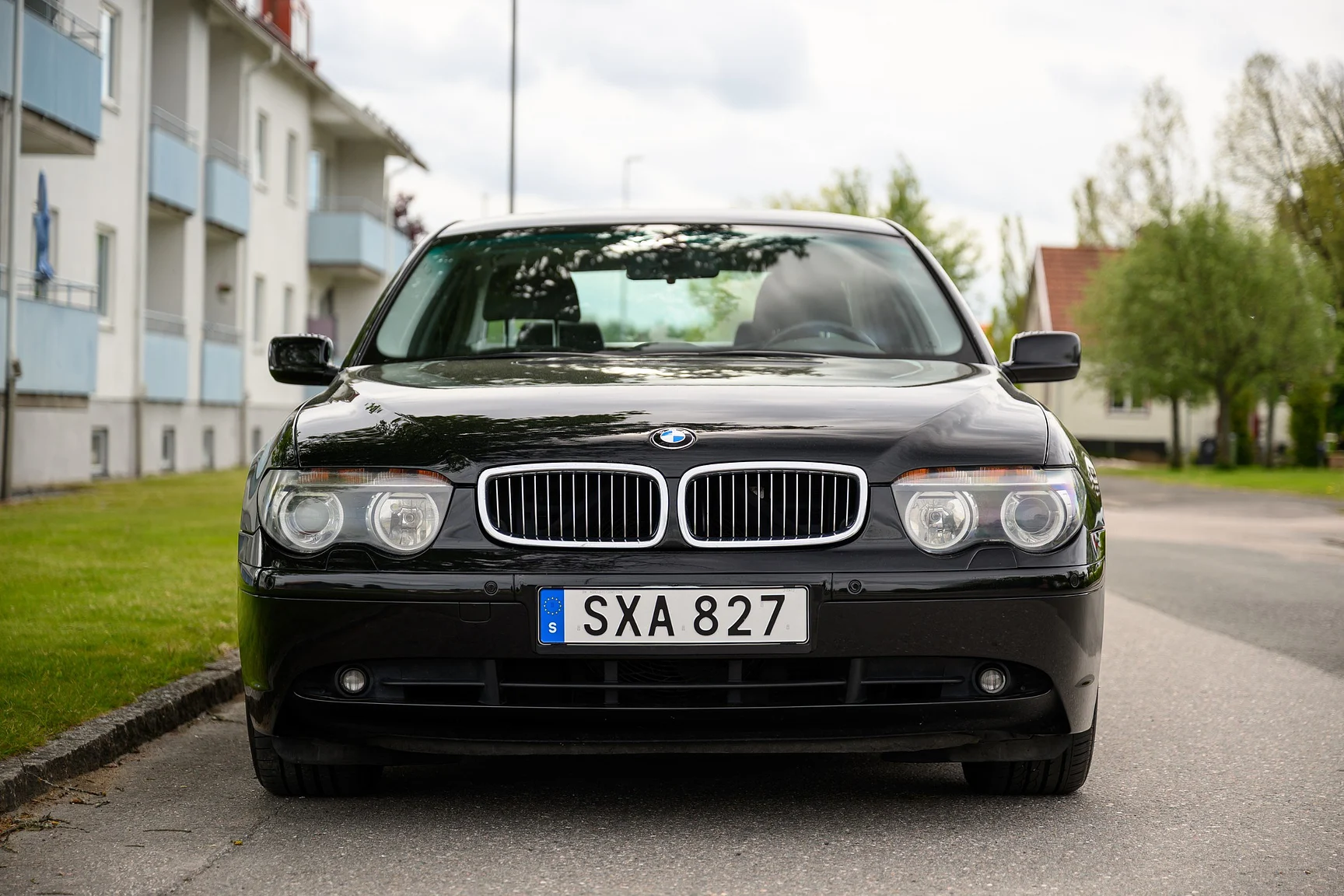 Exterior image of 2001 BMW 745i (18)