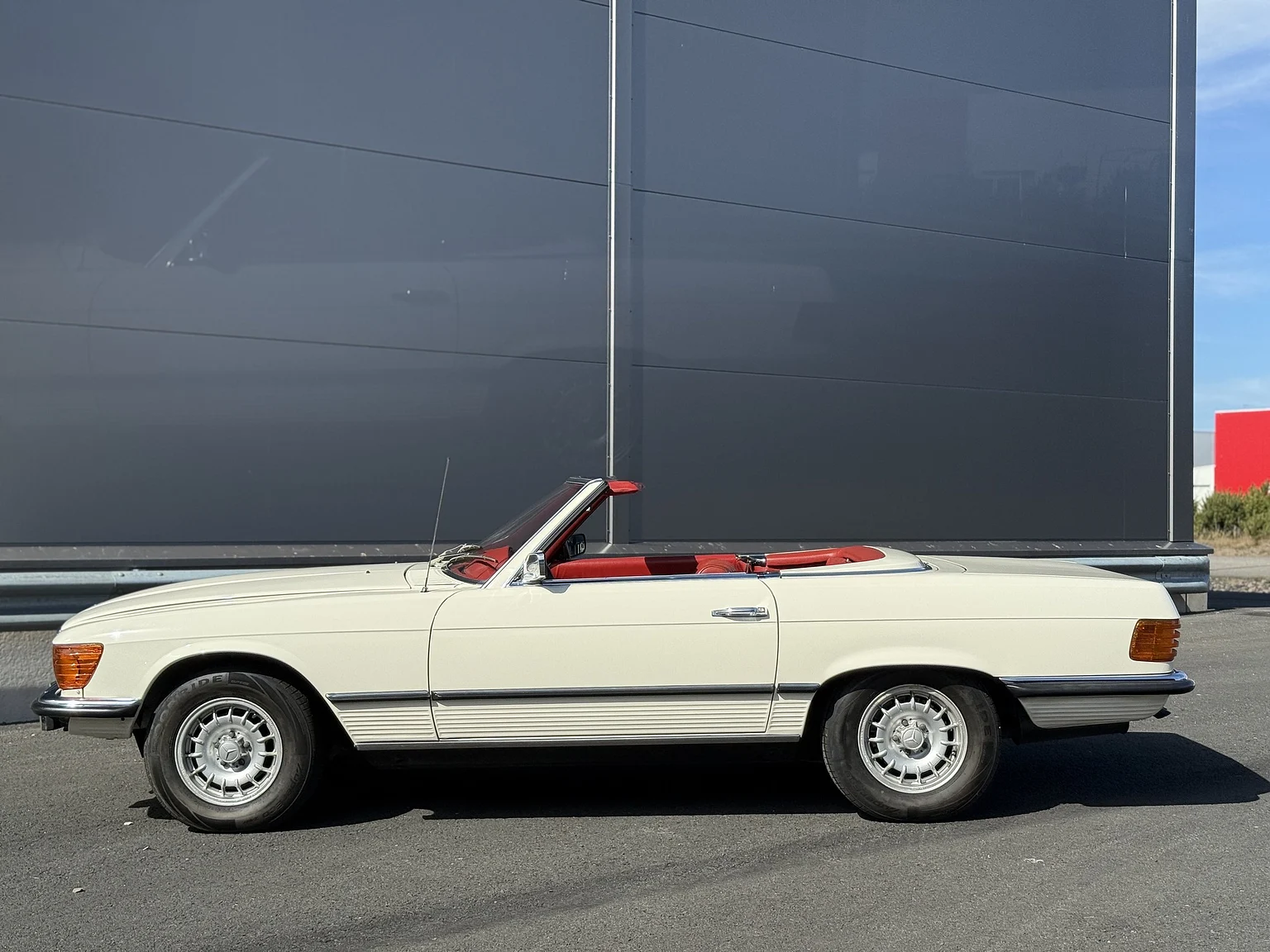 Aussenfoto 1973 Mercedes Benz 350 SL  (16)