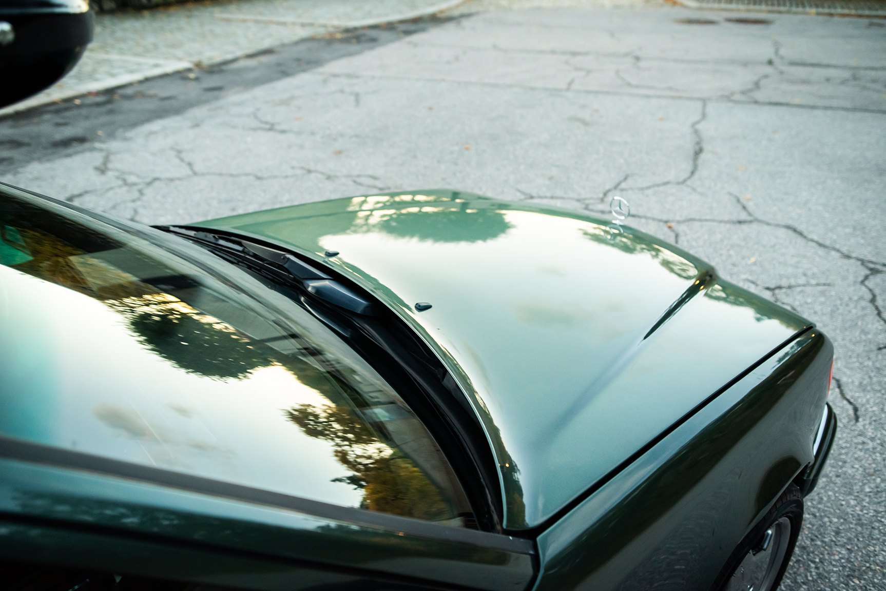 Exterior image of 1996 MERCEDES-BENZ E 320 T