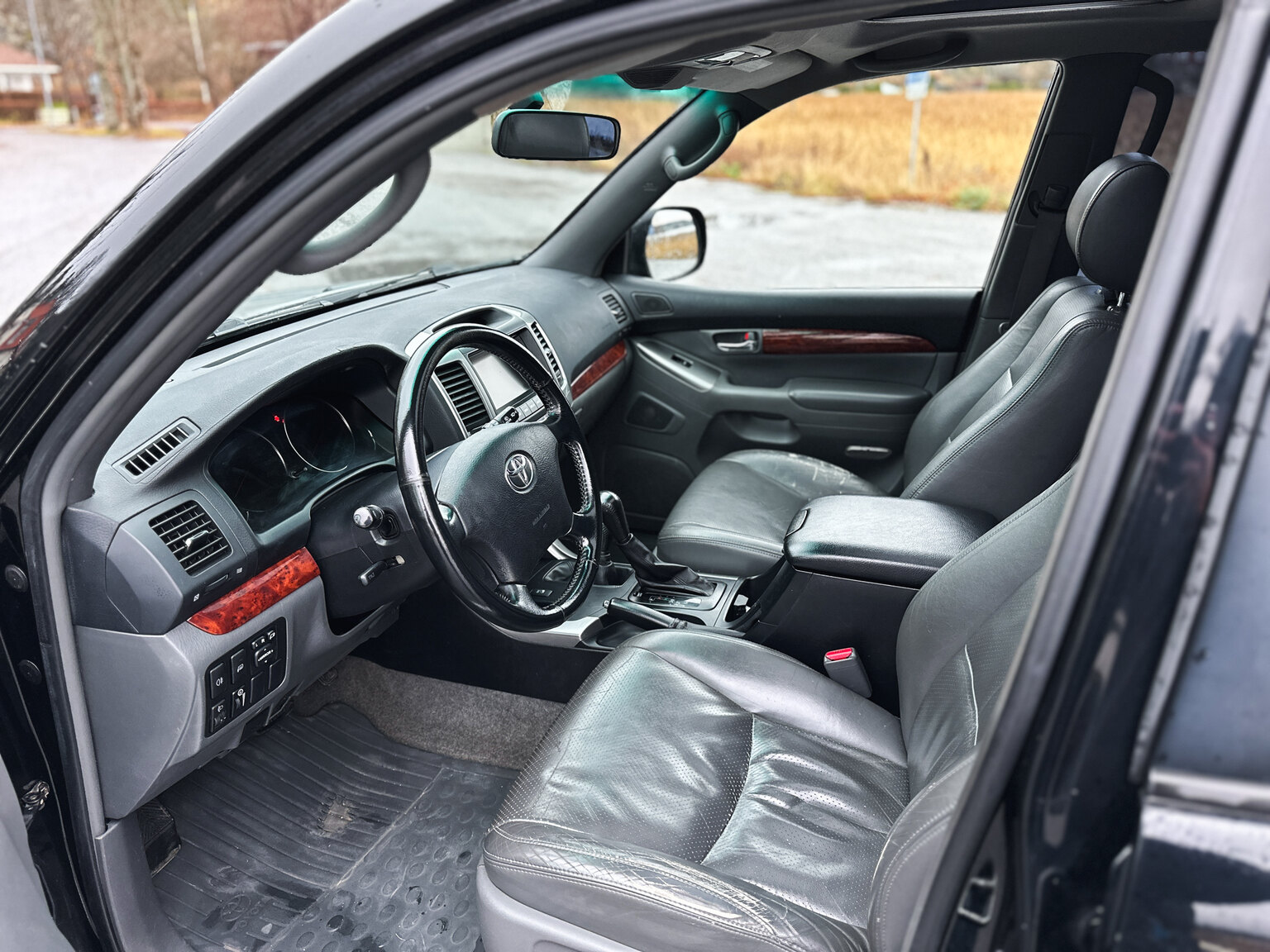 Interior image of 2004 Toyota Land Cruiser