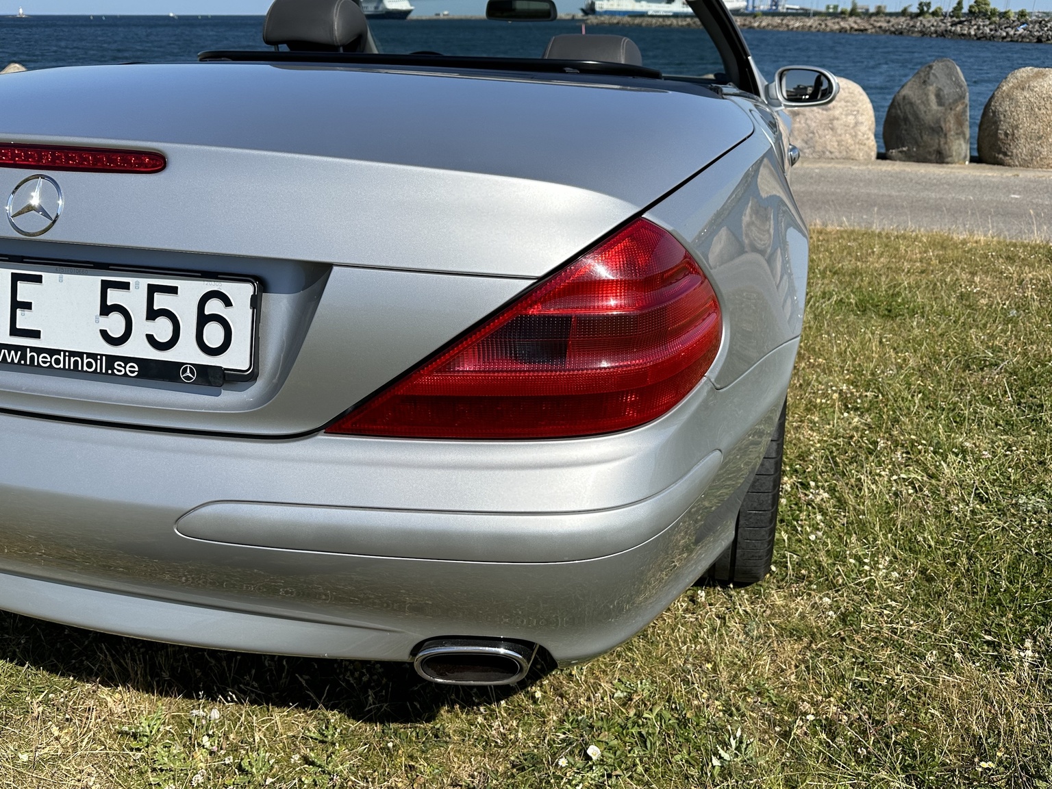Exterior image of 2002 Mercedes SL 500 (42)