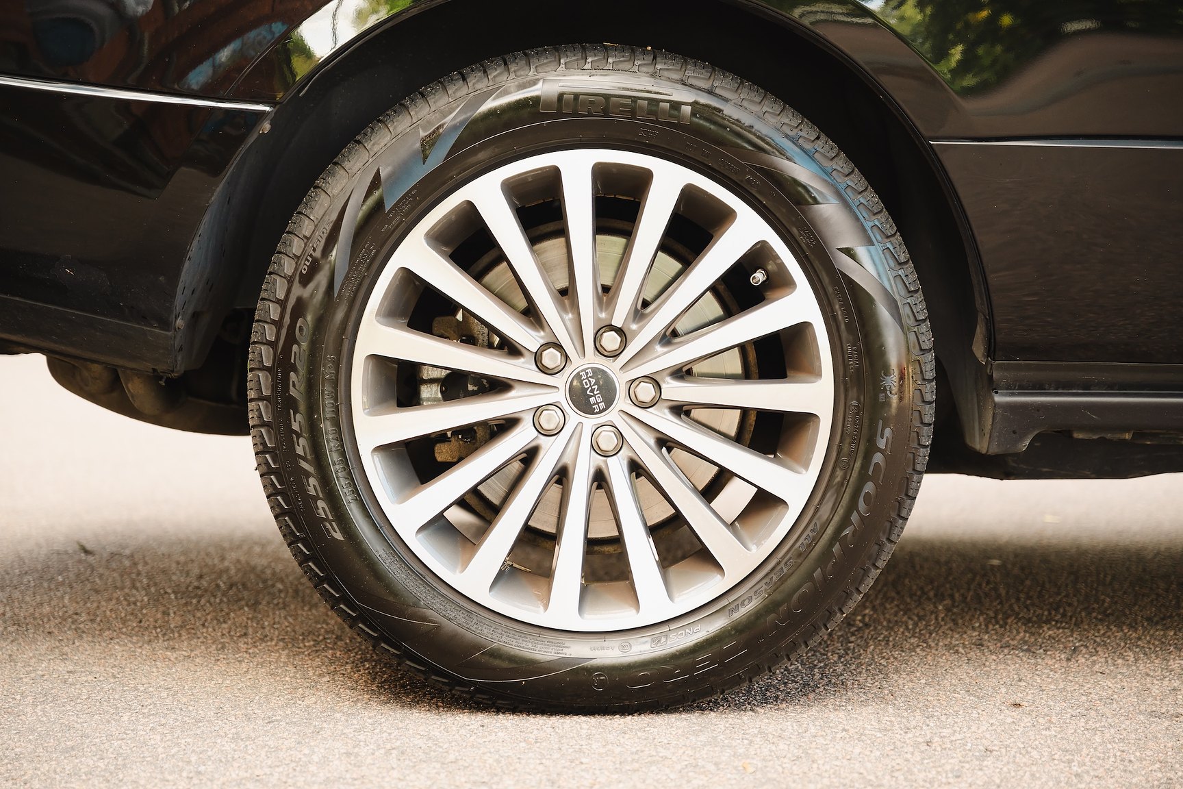 Exterior image of 2012 Range Rover 4.4 TDV8 Westminster 