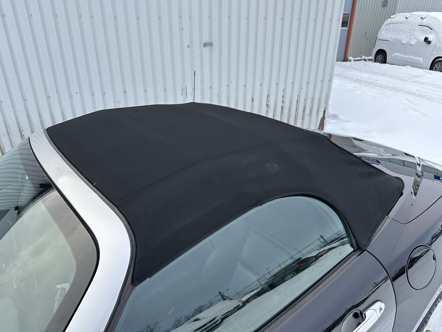 Exterior image of 2007 Opel Roadster GT