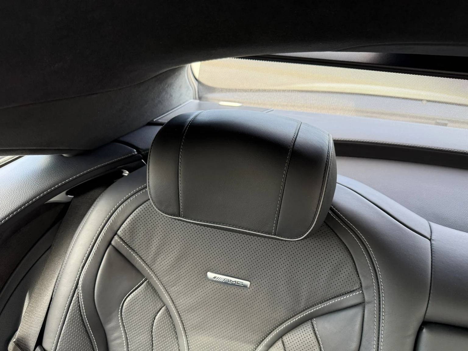 Innenraumfoto von 2016 Mercedes-Benz S 63 AMG 4MATIC (48)
