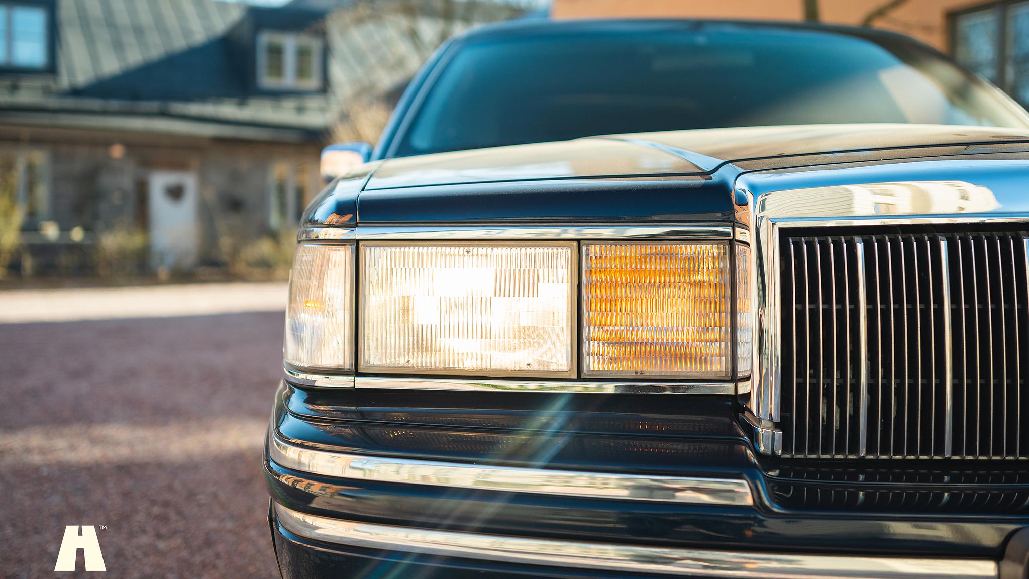 Exteriörbild på 1992 Lincoln Town Car Limousine 