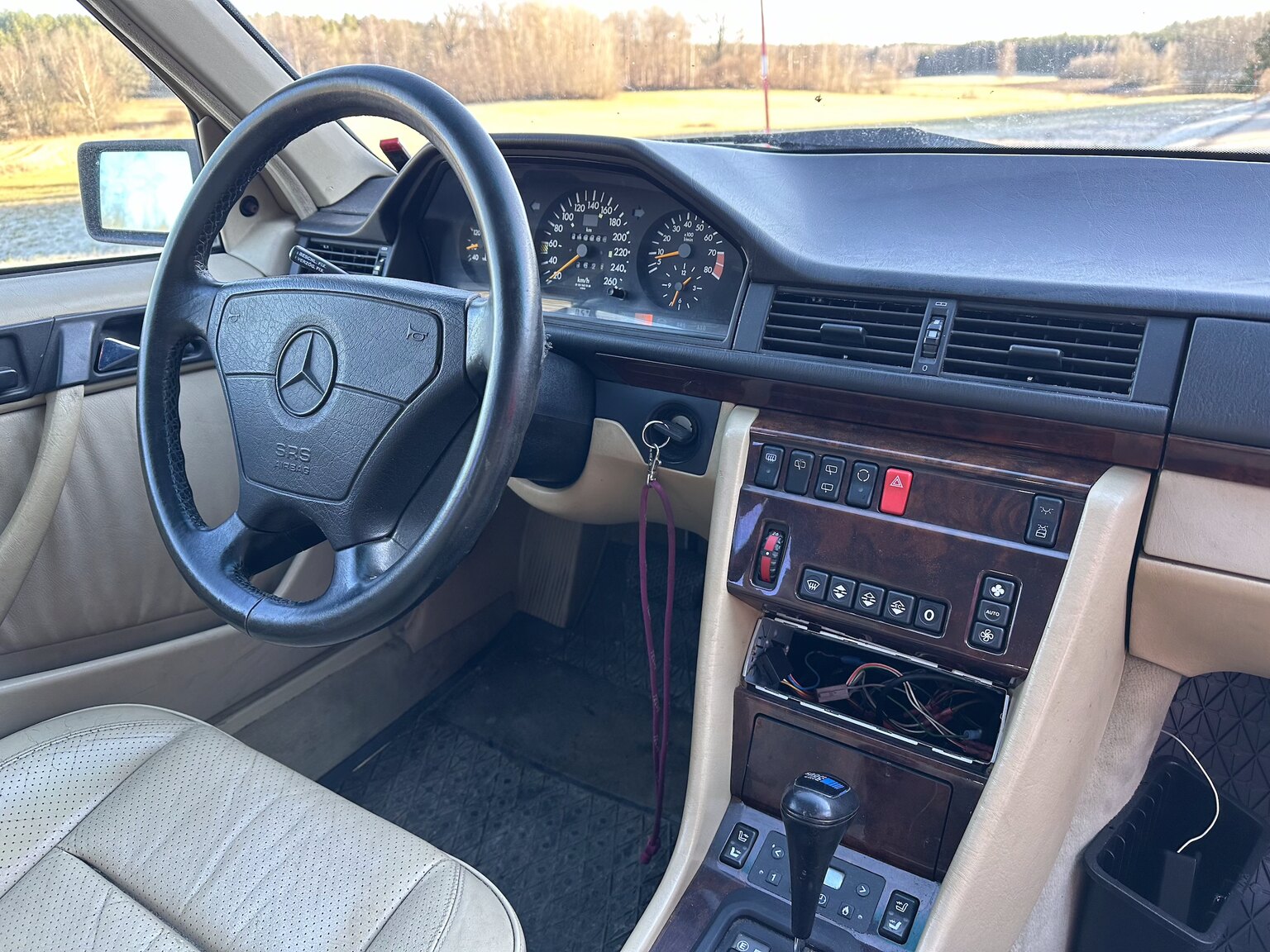 Interior image of 1992 Mercedes-Benz 300 TE-24