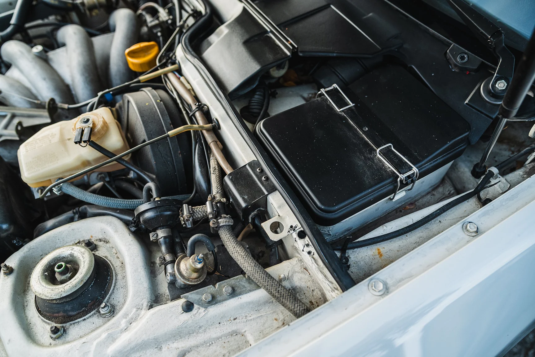 Image of 1986 Porsche 944R (26) mechanics