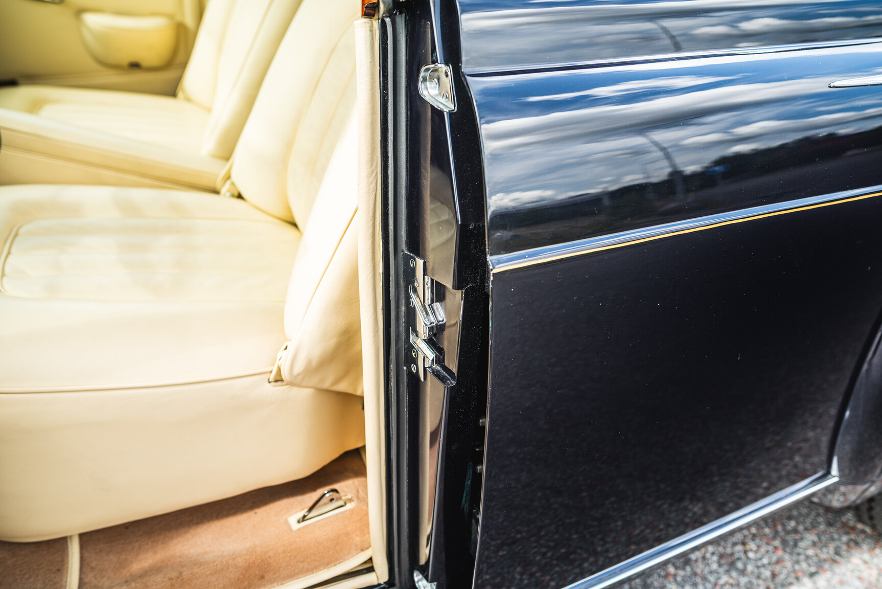 Interior image of 1960 Bentley S2 Continental 