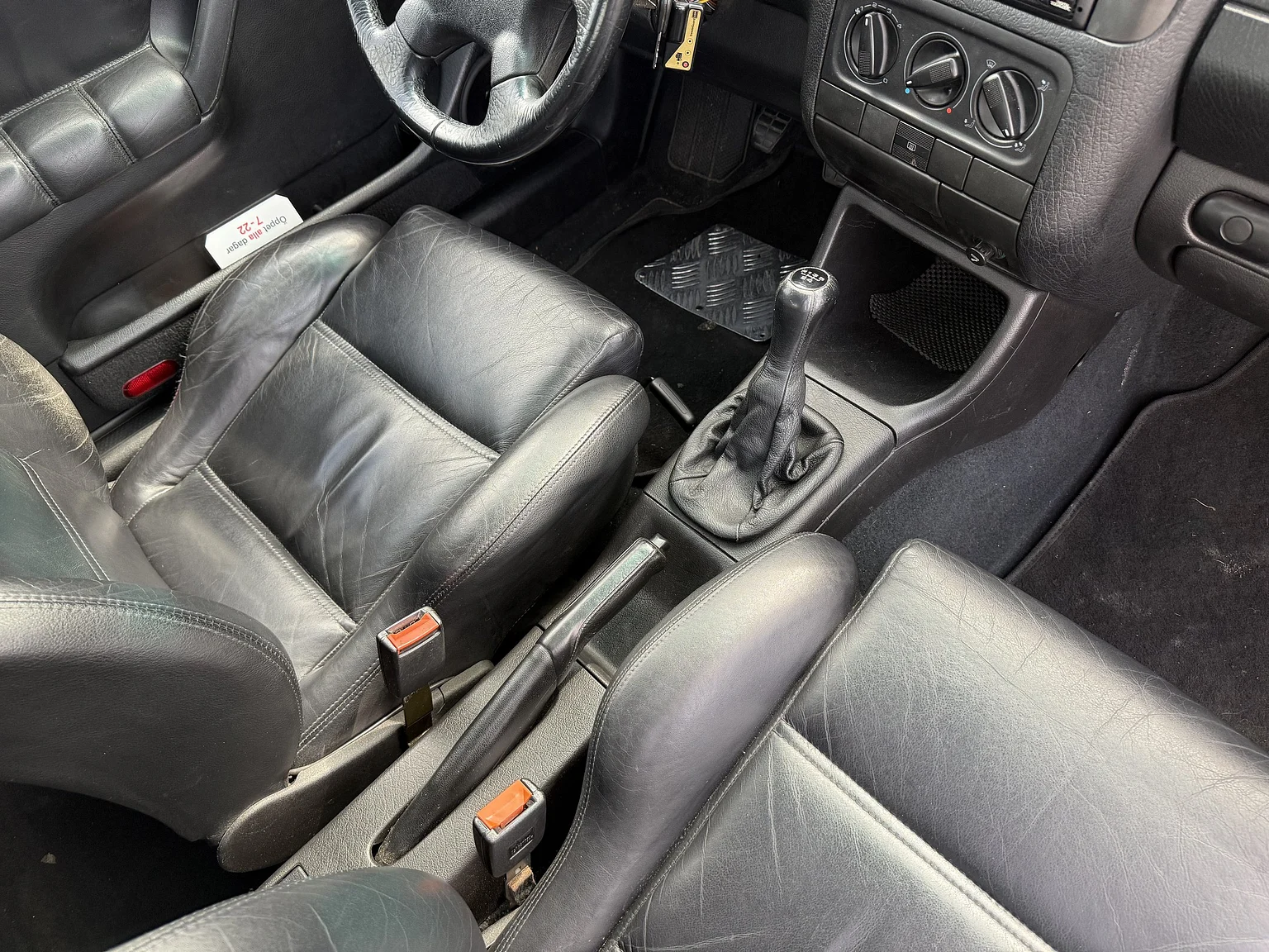 Innenraumfoto von 1994 Volkswagen Golf 3-door VR6 (34)