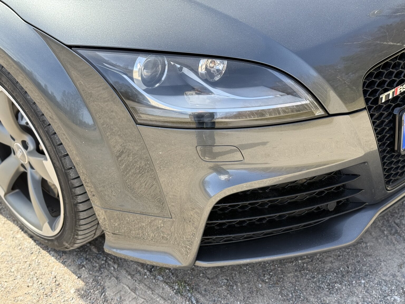 Exteriörbild på 2011 Audi TT RS Coupé