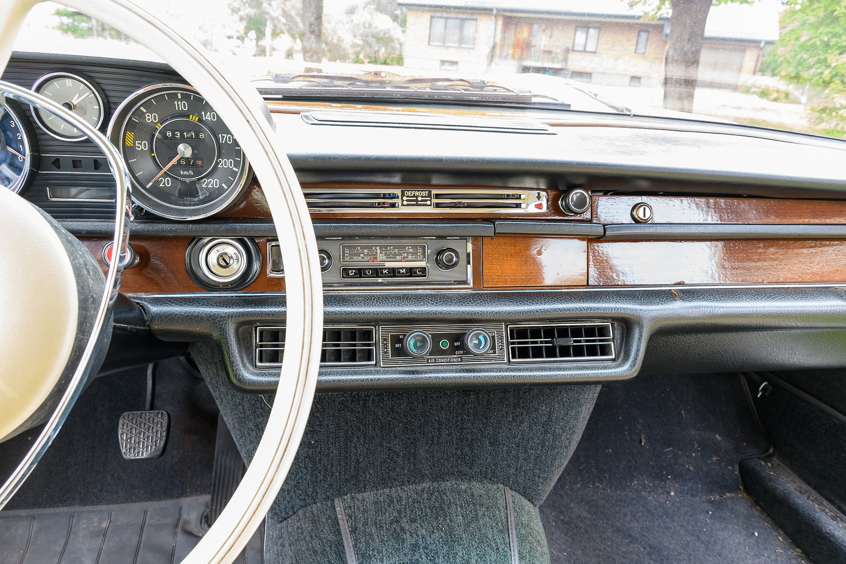 Interior image of 1969 Mercedes-Benz 300 SEL