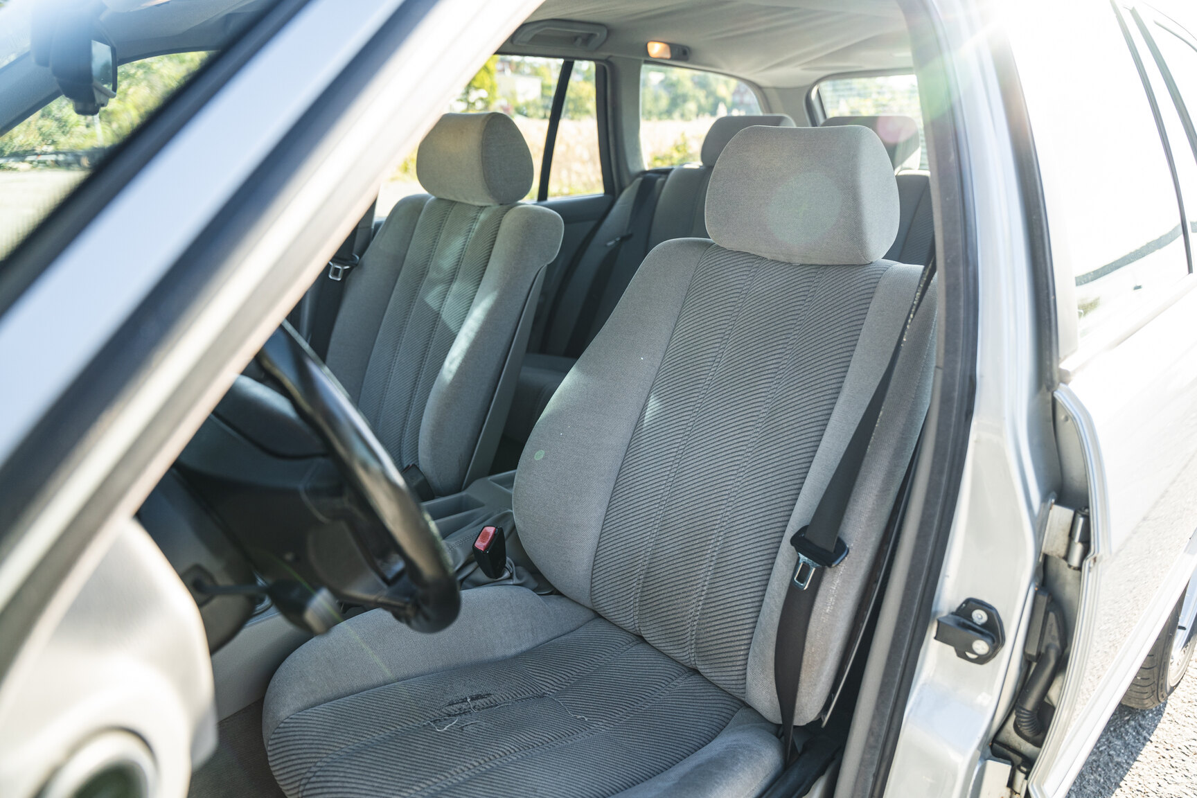 Interior image of 1994 BMW 520i E34