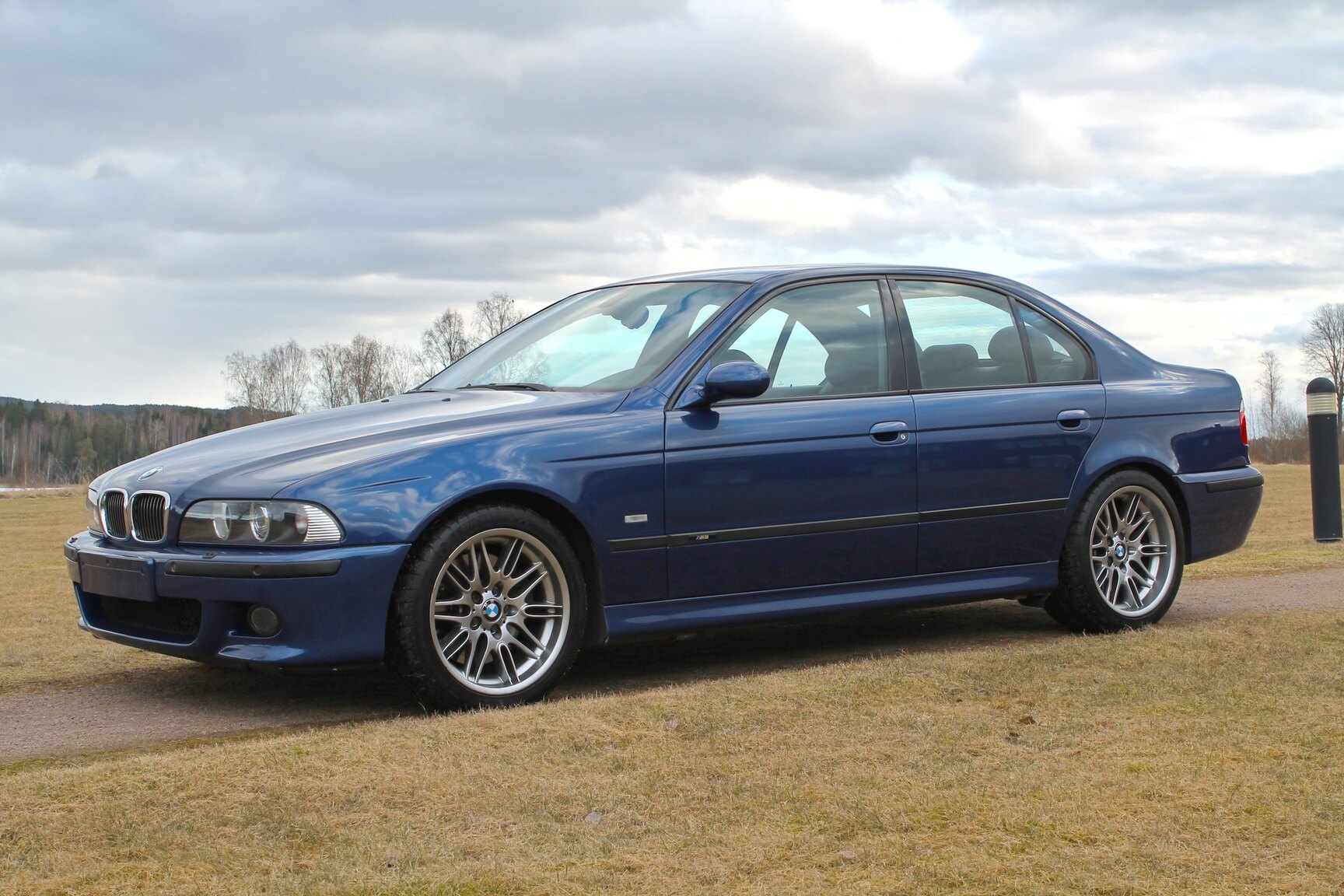 Exteriörbild på 2003 BMW M5