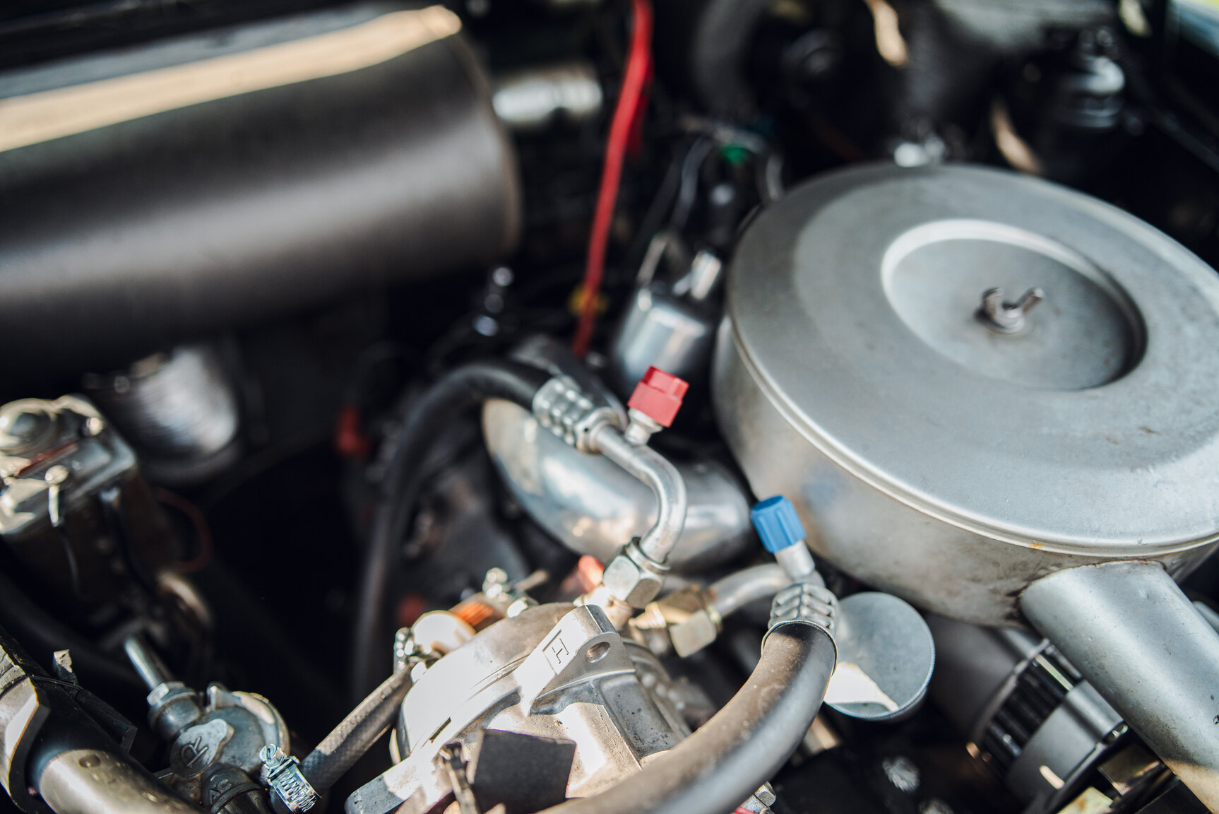 Image of 1965 Daimler 250 V8 mechanics