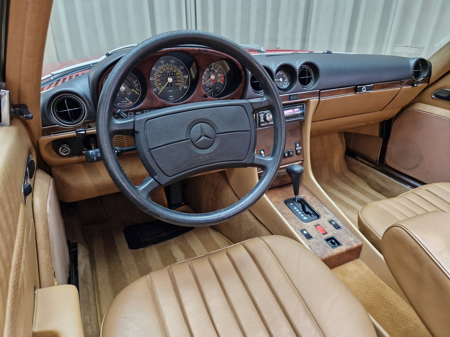 Interior image of Mercedes-Benz 560SL