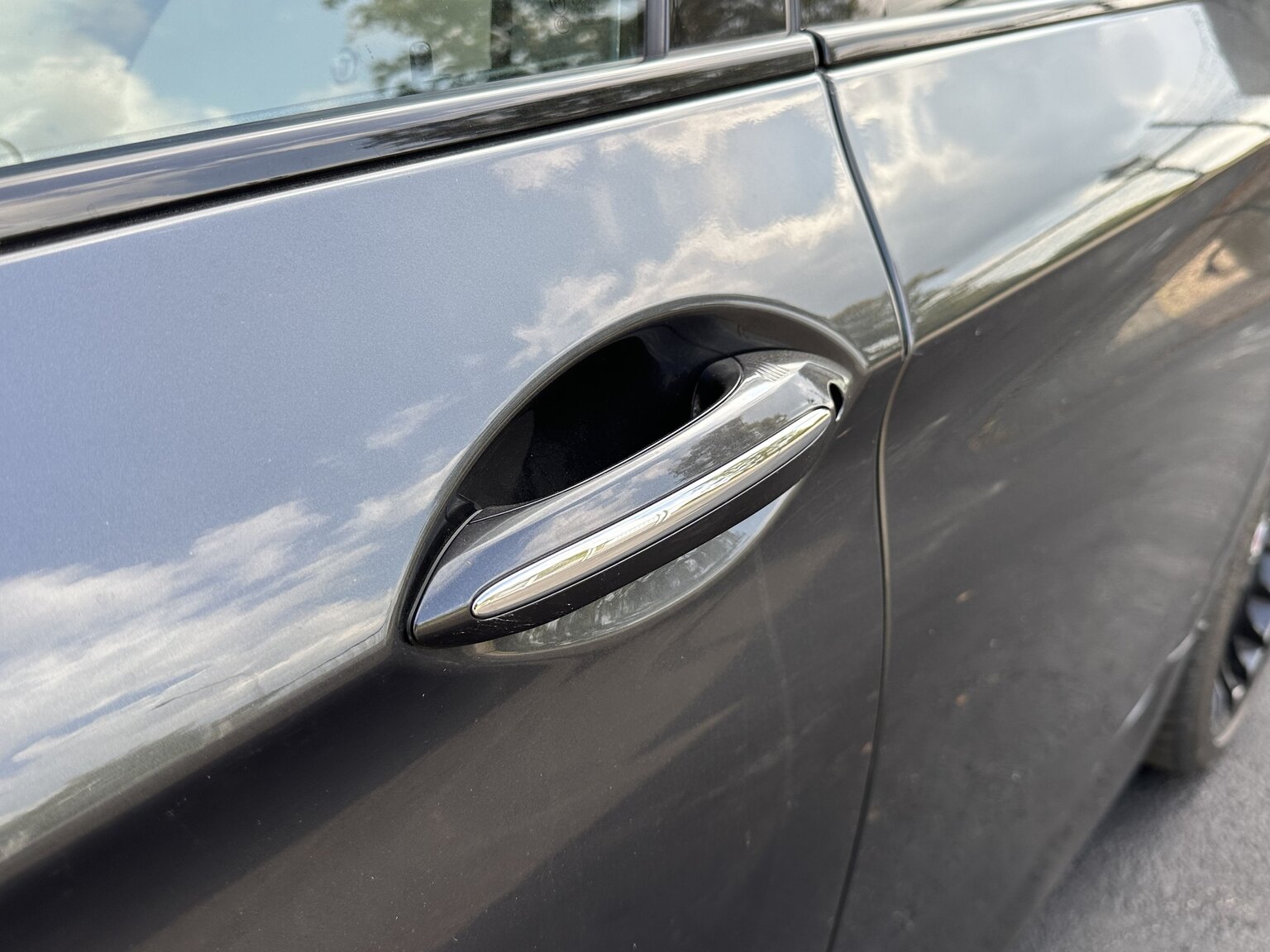 Exterior image of 2011 ALPINA B5 Bi-Turbo Touring Switch-Tronic