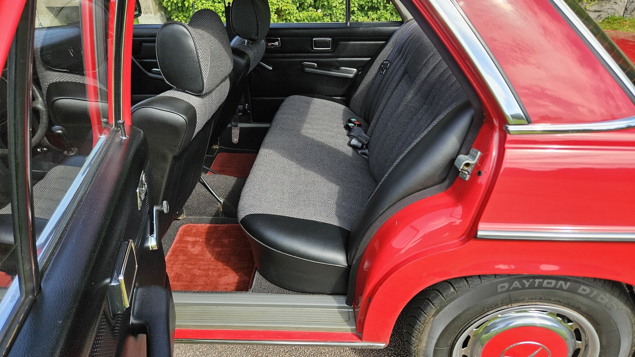 Innenraumfoto von 1975 Mercedes-Benz 200