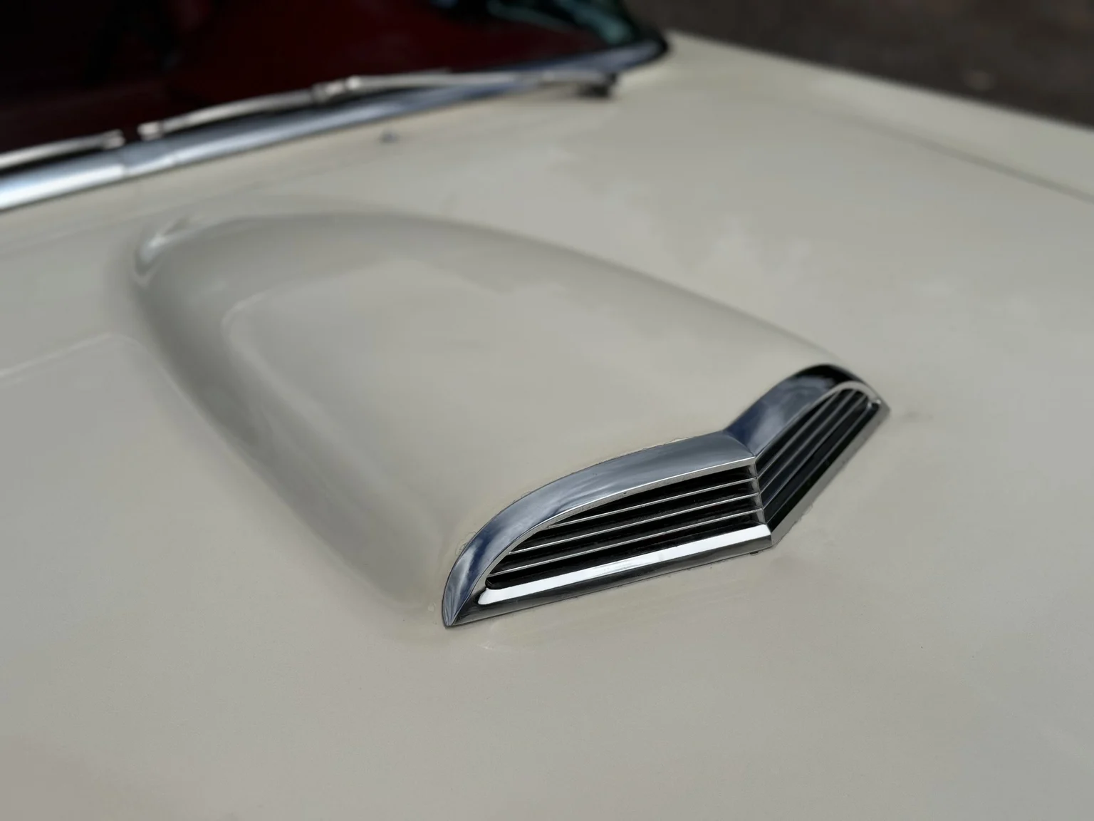 Exteriörbild på 1957 Ford Thunderbird (20)