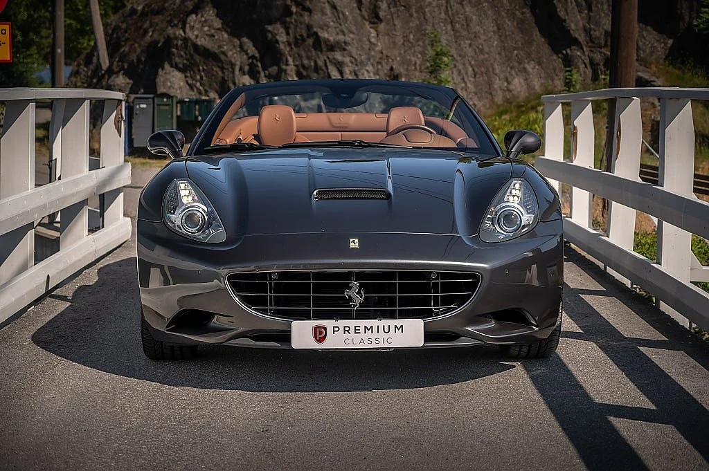 Bild på 2010 Ferrari California (2)