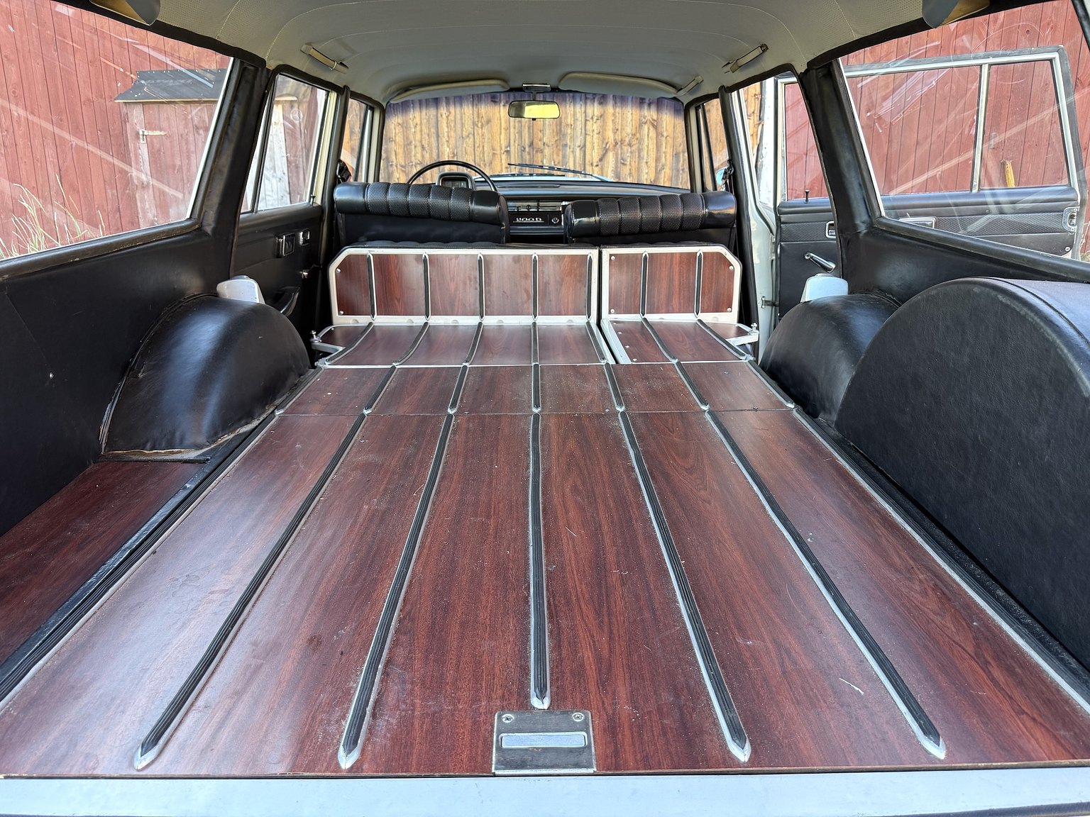 Interiörbild 1967 Mercedes-Benz 200D Safari