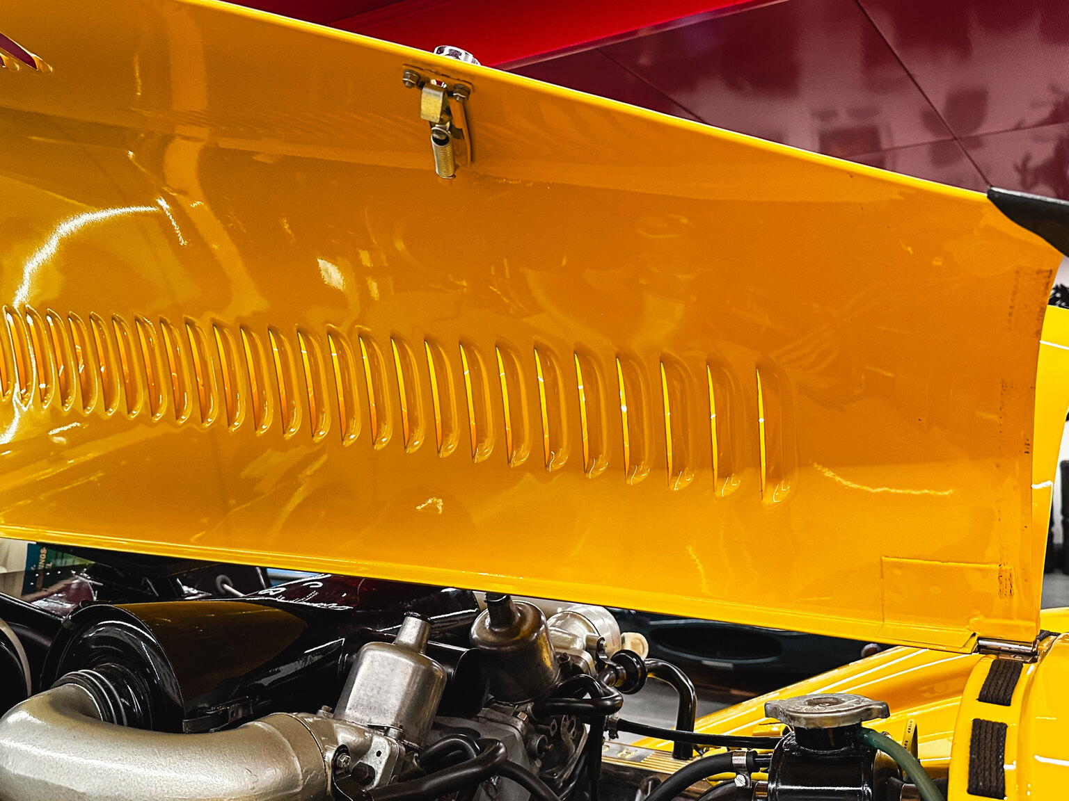 Image of 1974 Morgan +8 mechanics