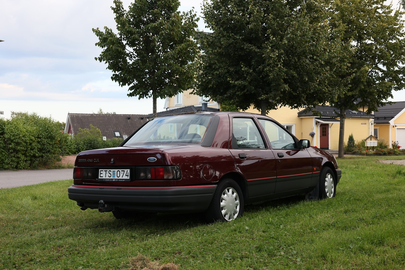 Exterior image of 1991 Ford Sierra Sedan 2.0 i 4x4 