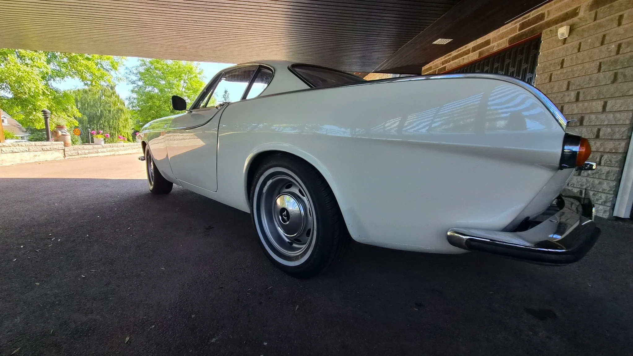 Exterior image of 1966 Volvo P 1800S (5)