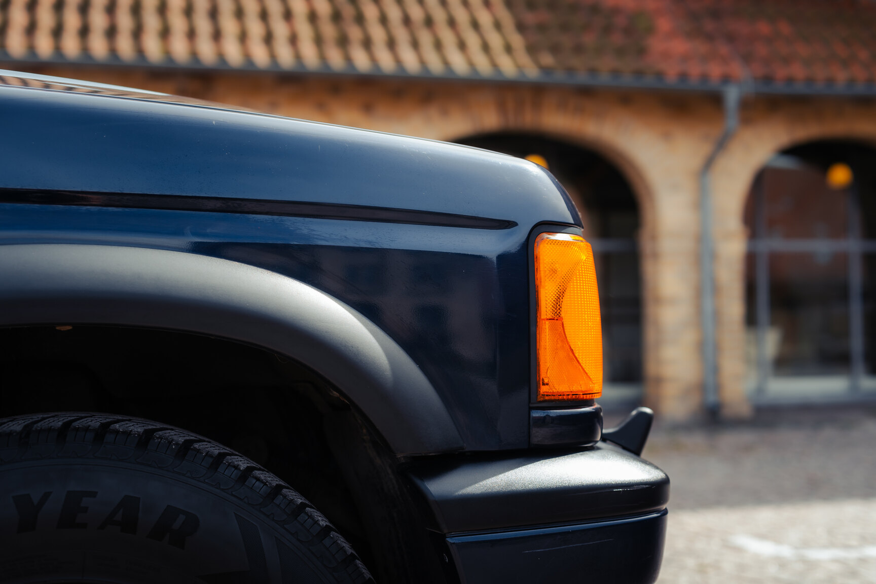Exterior image of 1999 Landrover Discovery II V8