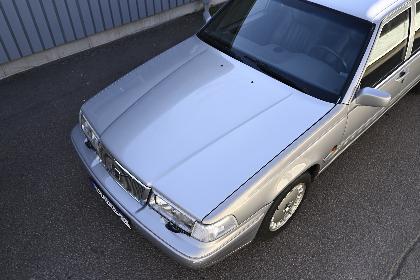 Exterior image of 1996 VOLVO 960 Executive