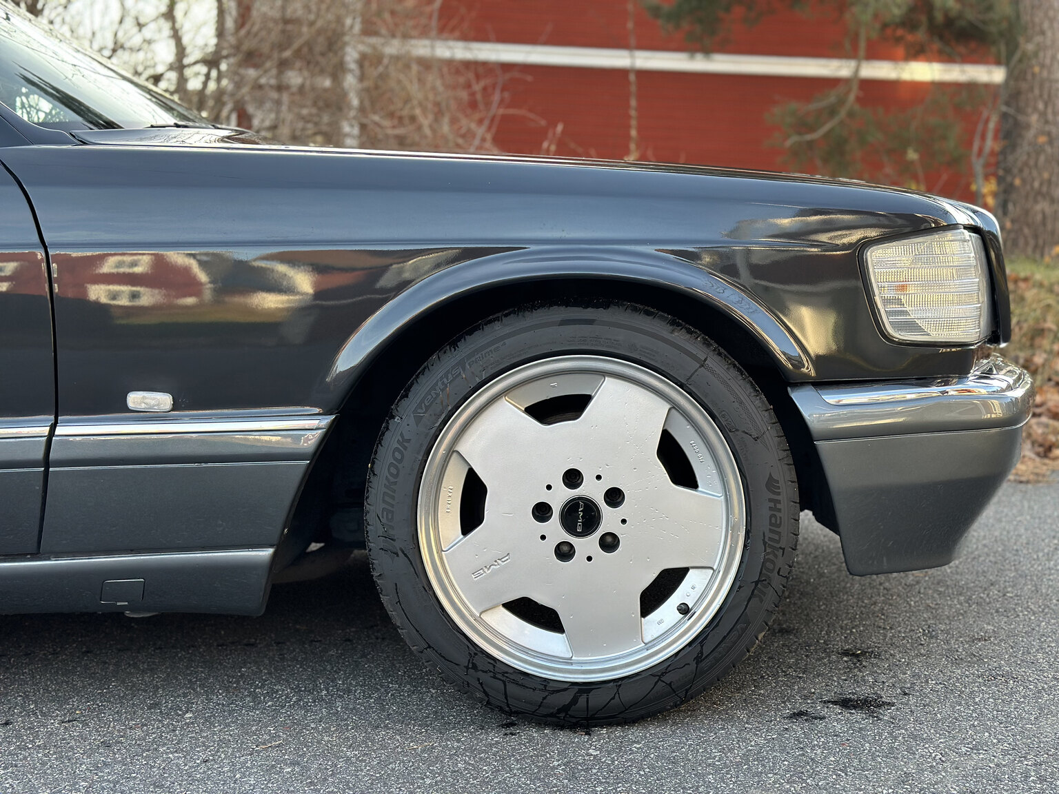 Exteriörbild på 1988 Mercedes 560 SEC
