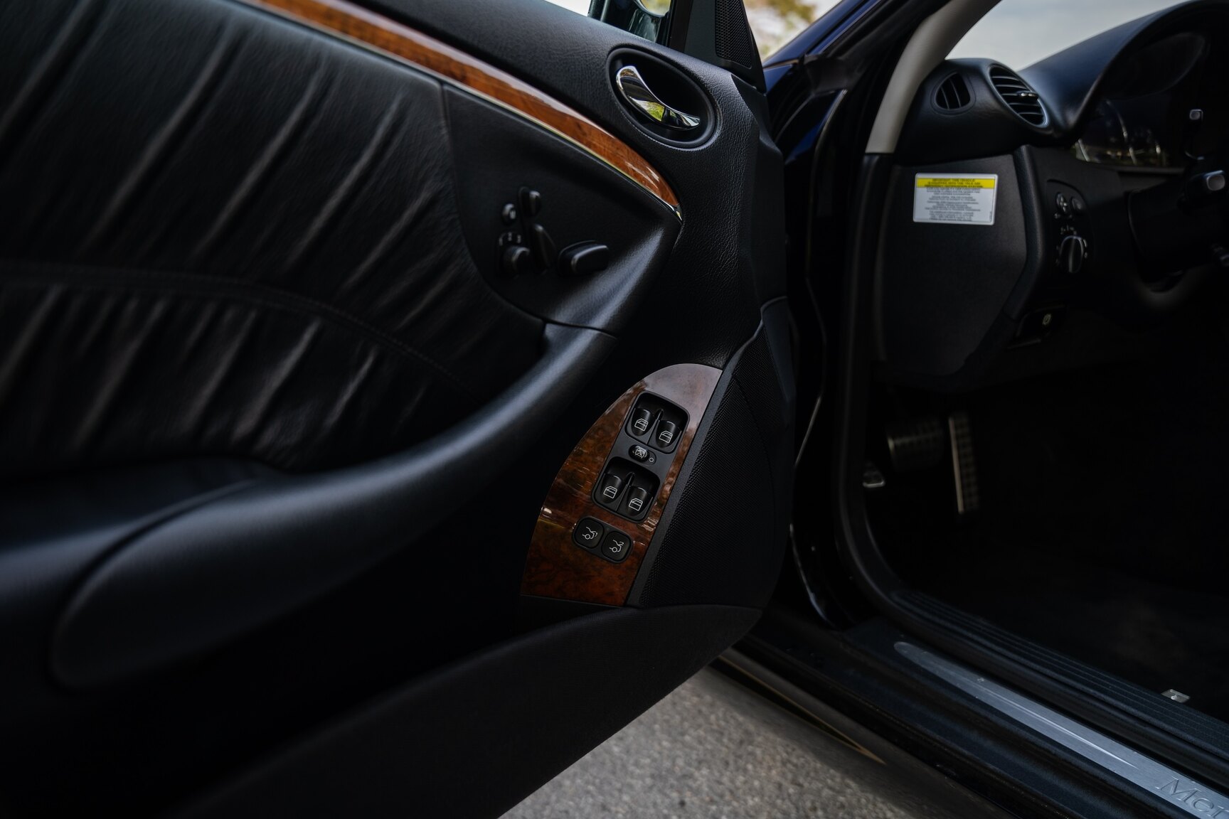 Interior image of 2009 Mercedes-Benz CLK 550