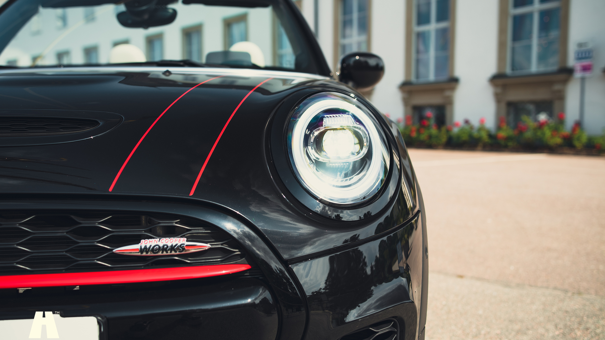 Exteriörbild på 2021 Mini John Cooper Works Cabriolet  (14)