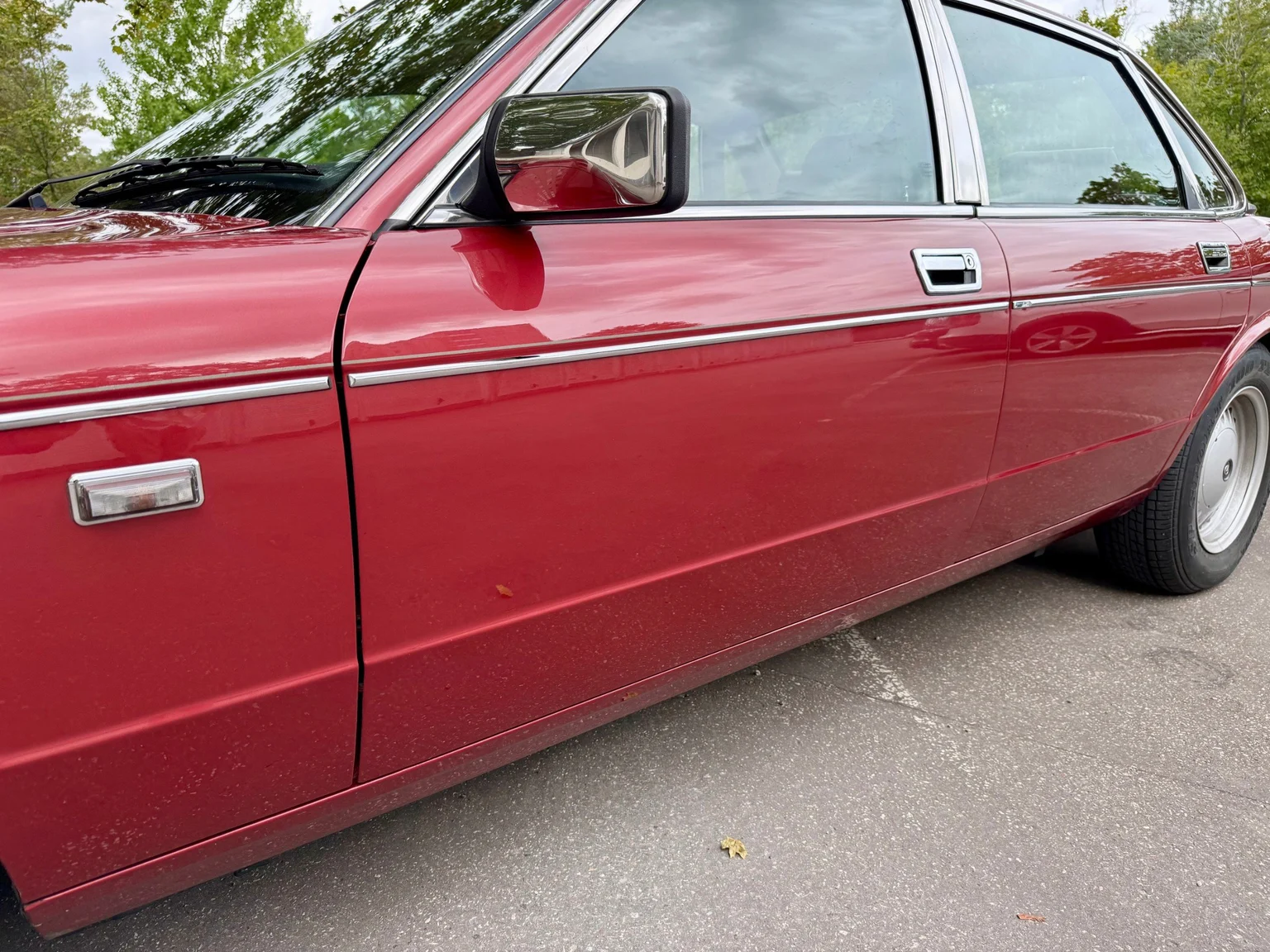 Exterior image of 1988 Daimler Six (18)