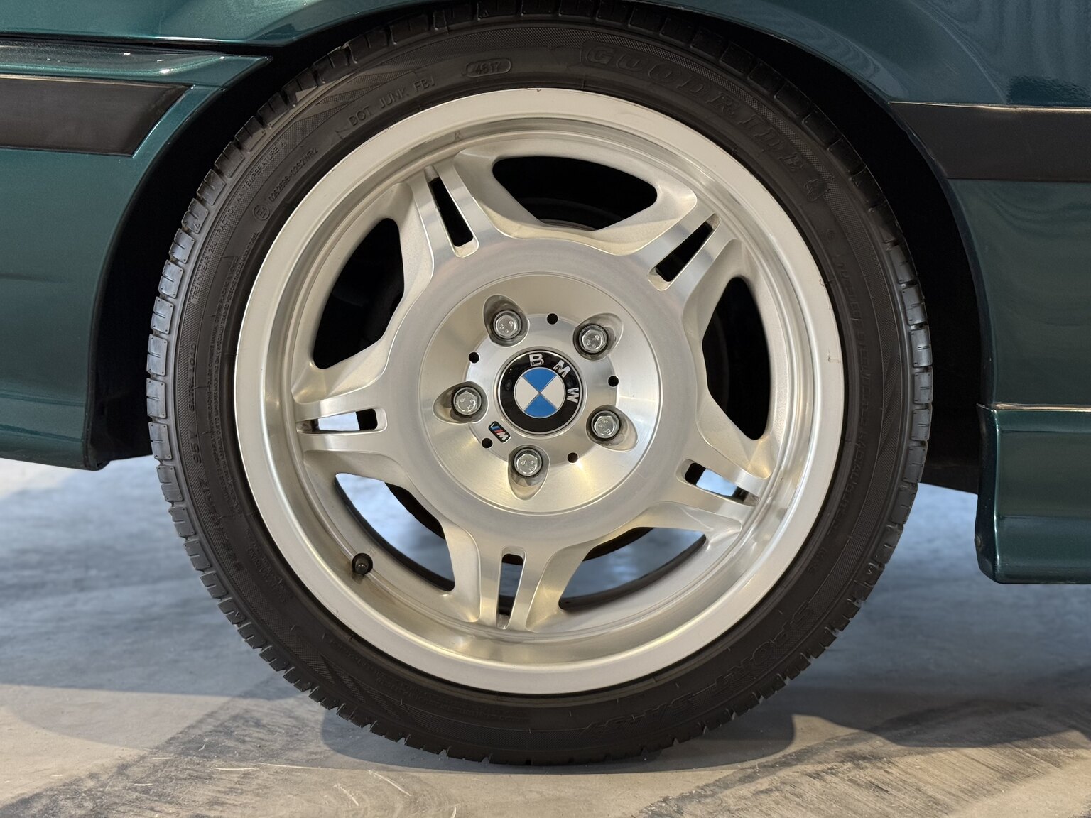 Exteriörbild på 1995 BMW 325i Coupé AVUS Edition "No Reserve Auction"