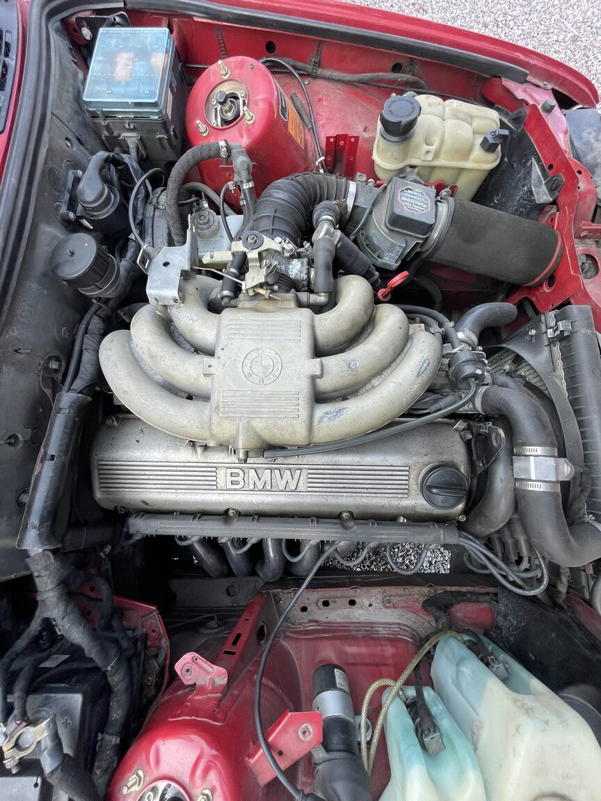 Image of 1987 BMW 320i mechanics