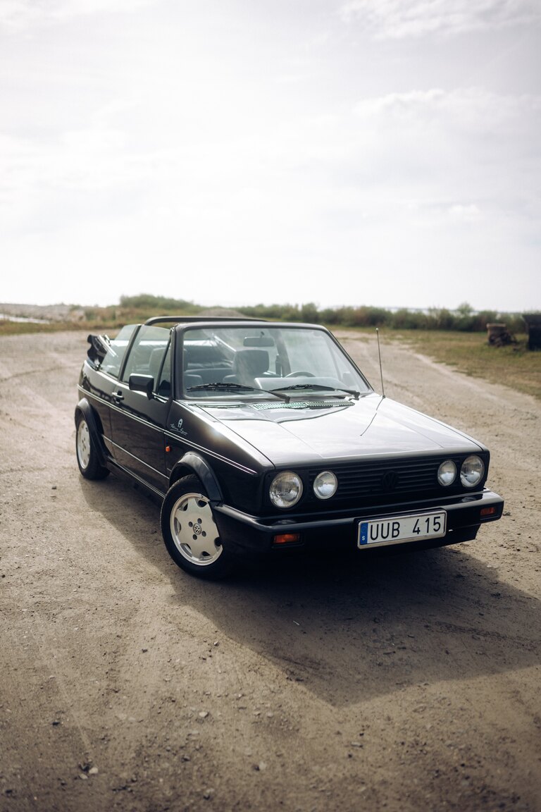 Exterior image of 1991 VW Golf Cabriolet "Etienne Aigner Edition"