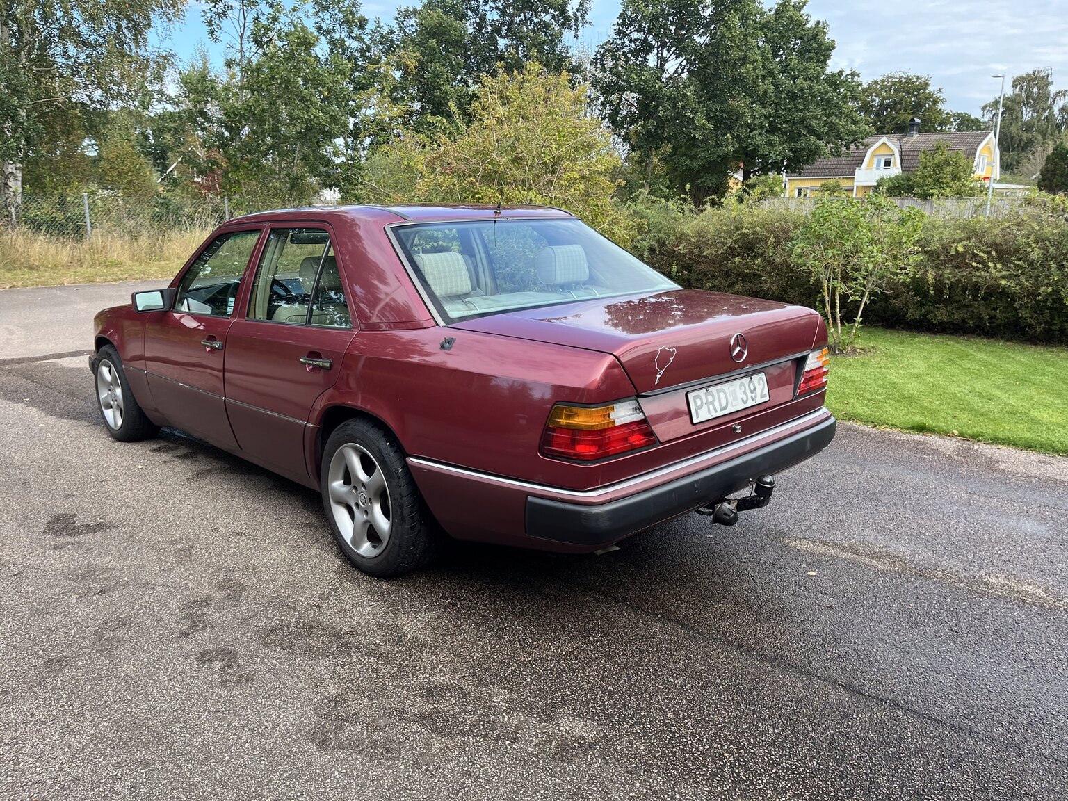 Exterior image of 1990 Mercedes-Benz 230 E