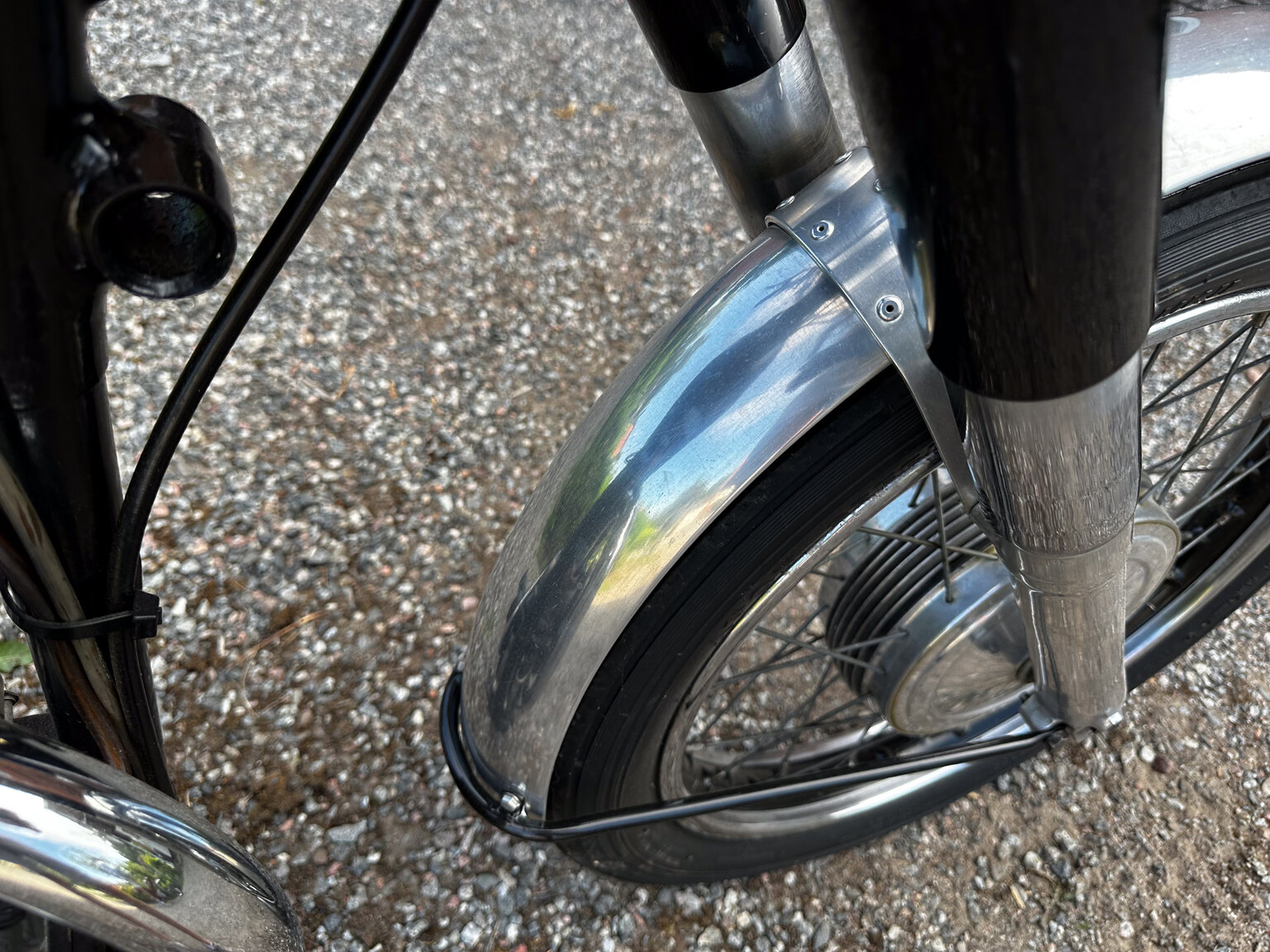 Exterior image of 1952 AJS 16MS 350cc Matchless-replica