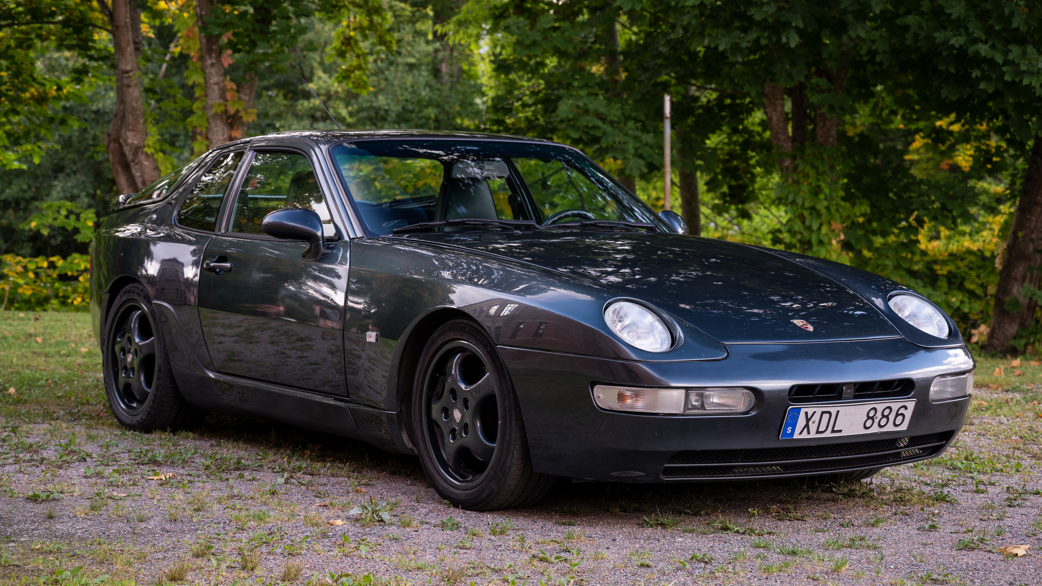 Exterior image of 1995 Porsche 968