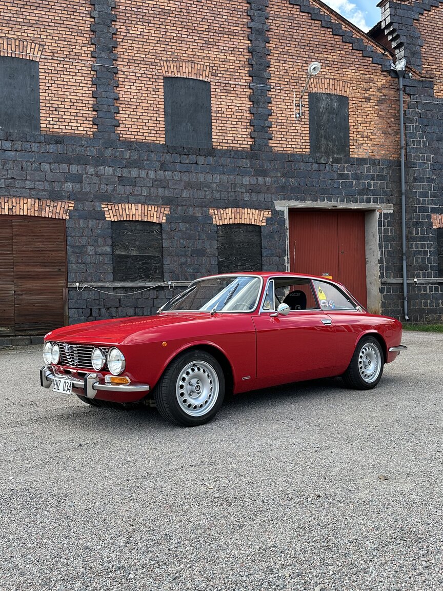 Exteriörbild på 1972 Alfa Romeo 2000 GTV Bertone Coupé