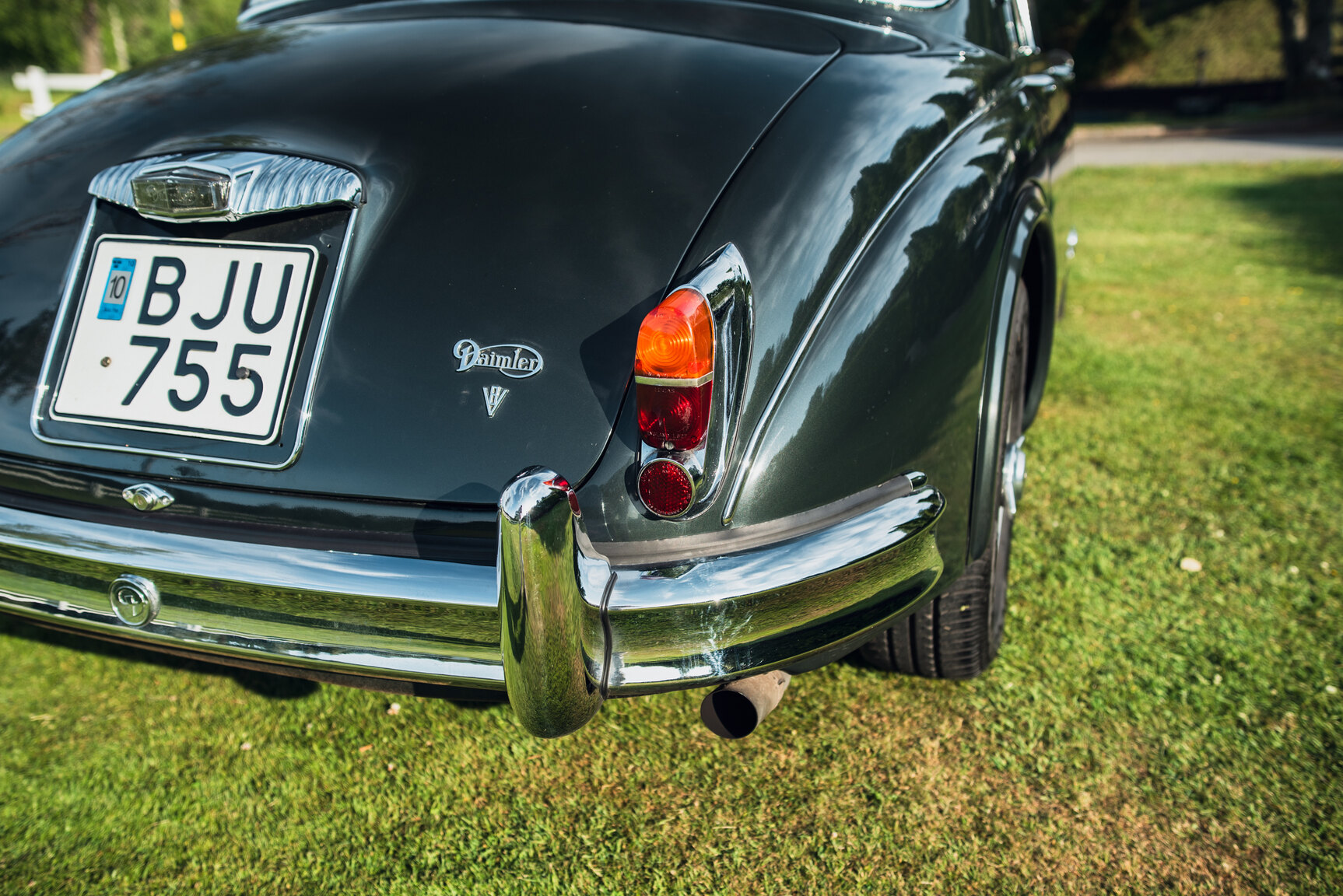 Exterior image of 1965 Daimler 250 V8