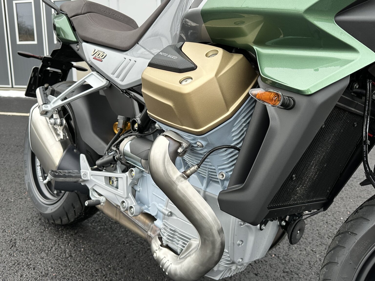 Image of 2023 Moto Guzzi V100 Mandello S mechanics (2)