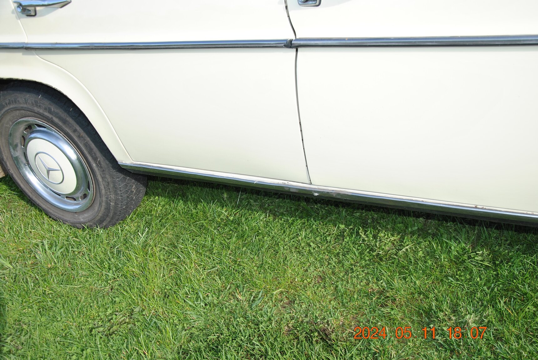 Exteriörbild på 1971 Mercedes-Benz 220D
