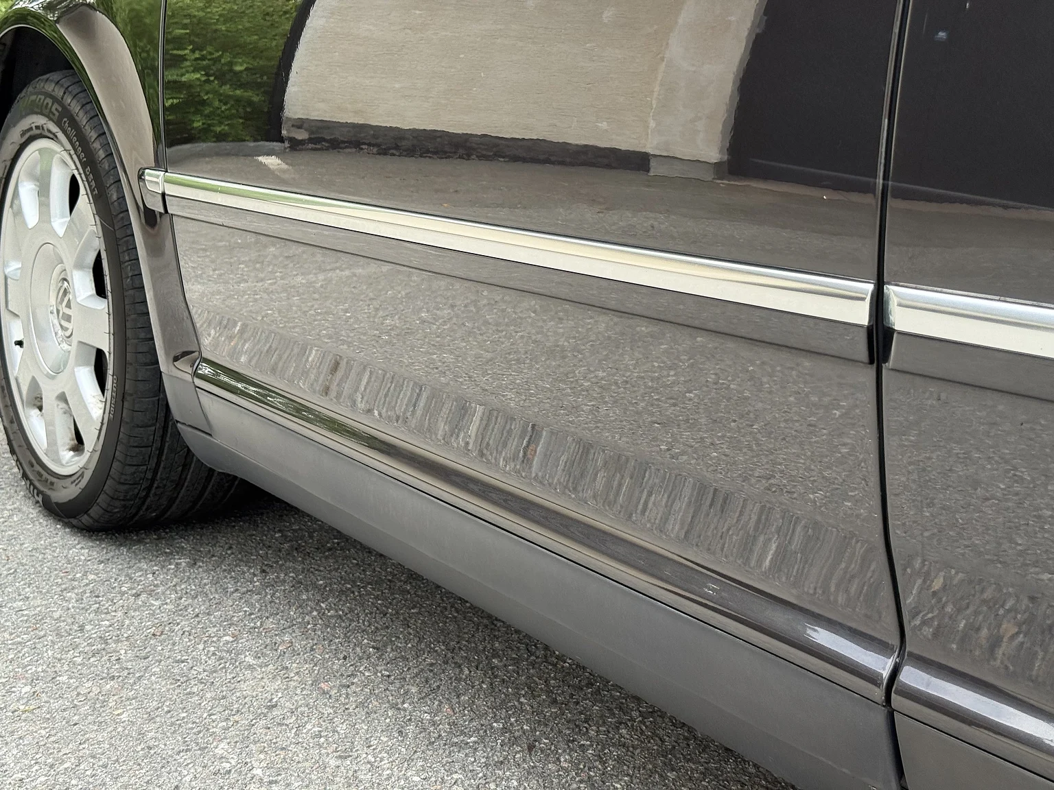 Exterior image of 2009 Volkswagen Phaeton W12 LWB Executive (52)