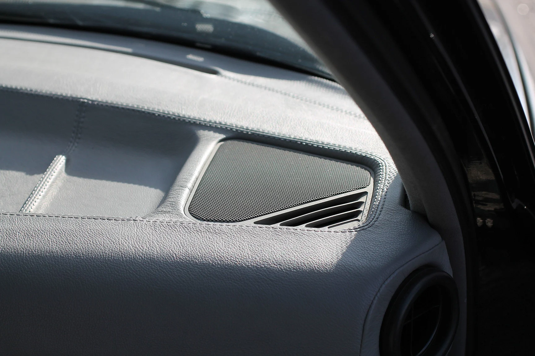 Interior image of 1993 BMW E34 M5 Touring  (68)