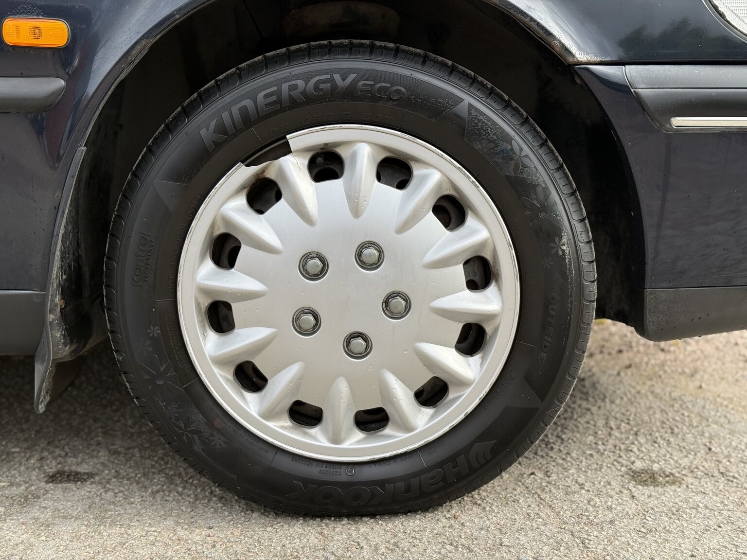 Exterior image of 1997 SAAB 900